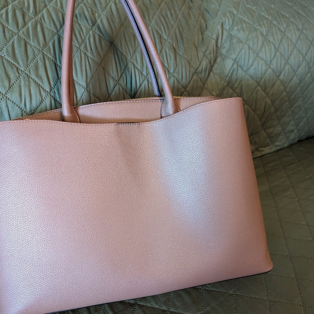 Purse/Work Tote that is in great condition and it holds a lot.